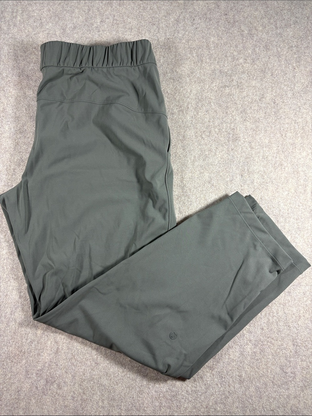 Lululemon On The Fly Pant 7/8 Luxtreme Grey Sage Olive Green EUC 10